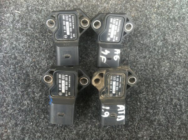 Senzor presiune VAG 038906051B 0281002399 038 906 051 B - Dezmembrari Auto