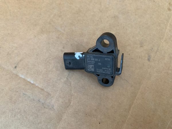 Senzor presiune VW Golf 7 1.5 tsi 04E906051J 04E 906 051 J - Dezmembrari Auto