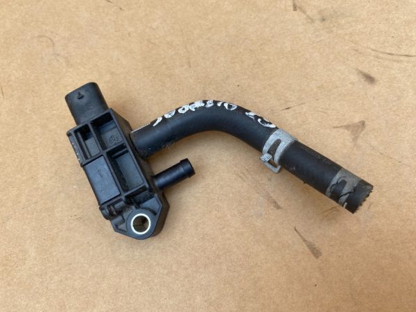 Senzor presiune VW Golf 7 2.0 tdi 04L906051F 04L 906 051 F - Dezmembrari Auto