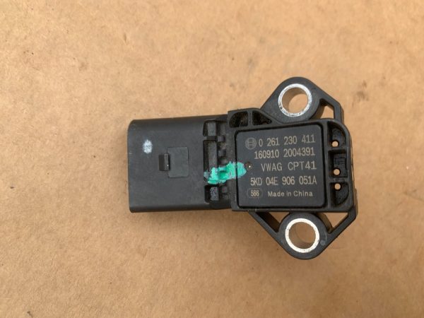Senzor presiune VW Passat B8 04E906051A 04E 906 051 A - Dezmembrari Auto