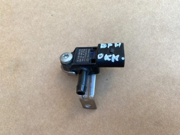 Senzor presiune VW Passat B8 2.0 tdi 04L145049M 04L 145 049 M 04L906051B 04L 906 051 B - Dezmembrari Auto