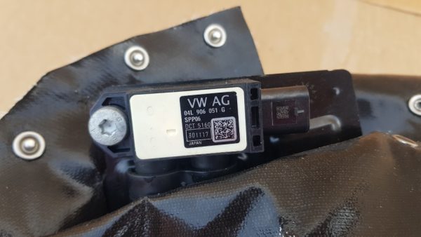 Senzor presiune VW Passat B8 2.0 tdi 04L906051G 04L 906 051 G - Dezmembrari Auto