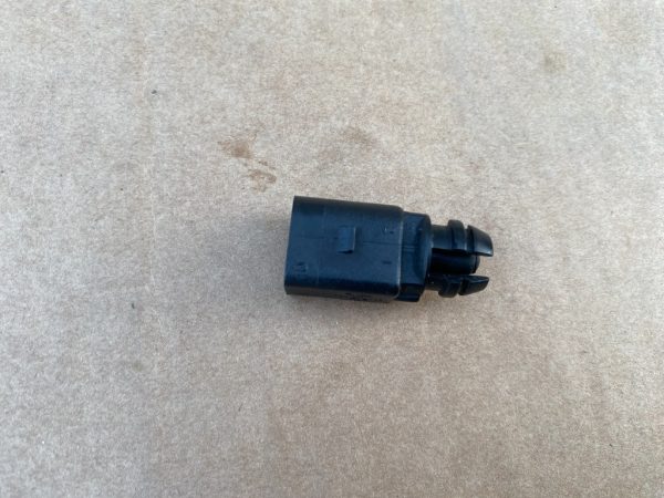 Senzor temperatura exterioara Audi A6 C7 8Z0820935 8Z0 820 935 la 0 km - Dezmembrari Auto