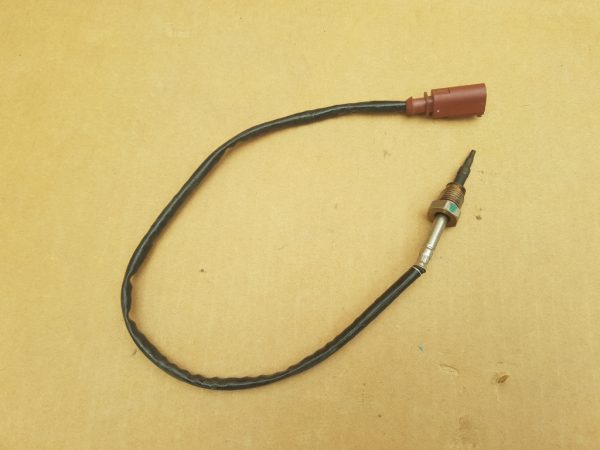 Senzor temperatura gaze Audi A4 B9 A5 F5 Q5 2.0 tdi 8W0906088B 8W0 906 088 B - Dezmembrari Auto