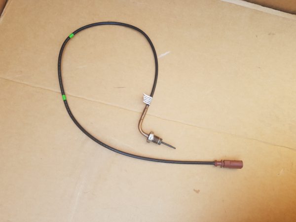 Senzor temperatura gaze VW Passat B8 04L906088BB 04L 906 088 BB - Dezmembrari Auto