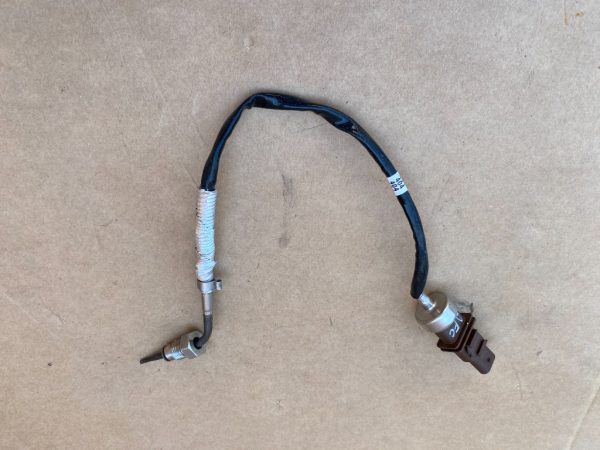 Senzor temperatura gaze VW Passat B8 04L919529D 04L 919 529 D la 0 km - Dezmembrari Auto