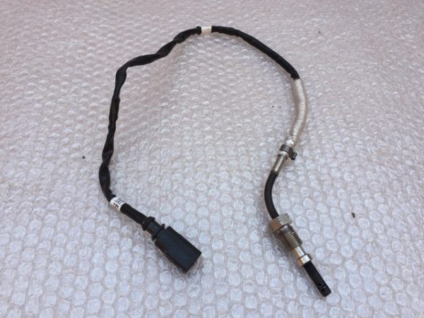 Senzor temperatura gaze VW Passat B8 2.0 DFC 04L 906 088 AB 04L906088AB - Dezmembrari Auto