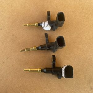 Senzor temperatura lichid racire VW Golf 7 Passat B8 Arteon Tiguan Touran 04E919501B 04E 919 501 B la 0 km - Dezmembrari Auto