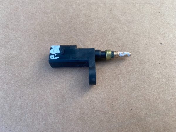 Senzor temperatura VW Passat B8 1.4 tsi 03F919501B 03F 919 501 B - Dezmembrari Auto