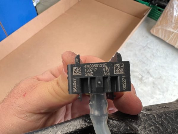 Senzori pedestriani / pietoni cu bara si burete VW Touareg CR 760807349 760 807 349 4M0959121E 4M0 959 121 E - Dezmembrari Auto - imagine 2