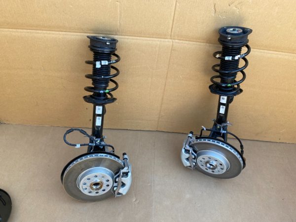 Set amortizoare fata cu arcuri si flanse VW Caddy Ford Tourneo Connect 2023 5R3413031H 5R3 413 031 H la 0 km - Dezmembrari Auto