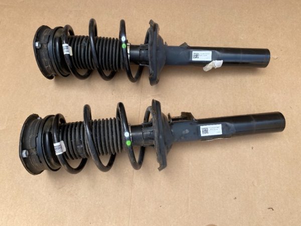 Set amortizoare fata cu arcuri si flanse VW Golf 7 2019 5Q0413023FK 5Q0 413 023 FK la 0 km - Dezmembrari Auto