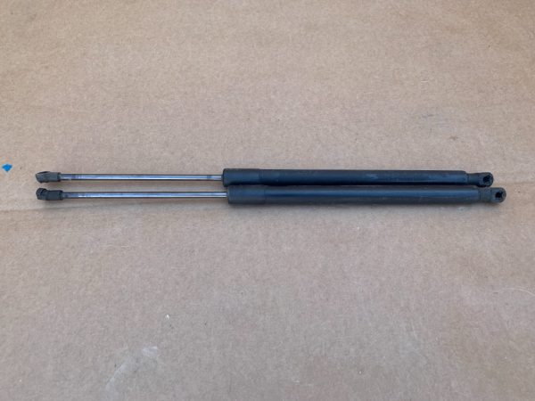 Set amortizoare haion VW Golf 7 hatchback 5G6827550C 5G6 827 550 C la 0 km - Dezmembrari Auto