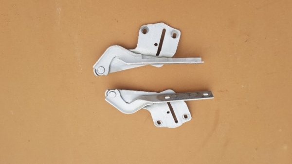 Set balamale capota fata stanga dreapta VW Jetta 2017 5C6823302A 5C6823301A - Dezmembrari Auto
