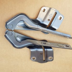 Set balamale capota motor VW Jetta 2016 5C6823302A 5C6823301A - Dezmembrari Auto