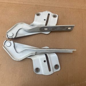 Set balamale capota VW Jetta 2017 5C6823301A 5C6 823 301 A 5C6823302A 5C6 823 302 A - Dezmembrari Auto