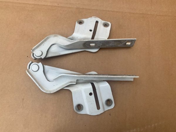 Set balamale capota VW Jetta 2017 5C6823301A 5C6 823 301 A 5C6823302A 5C6 823 302 A - Dezmembrari Auto