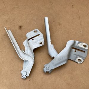 Set balamale capota VW Jetta 2017 5C6823301A 5C6 823 301 A 5C6823302A 5C6 823 302 A - Dezmembrari Auto
