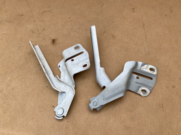 Set balamale capota VW Jetta 2017 5C6823301A 5C6 823 301 A 5C6823302A 5C6 823 302 A - Dezmembrari Auto