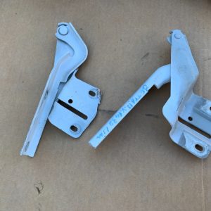 Set balamale capota VW Jetta 2017 5C6823302A 5C6823301A - Dezmembrari Auto