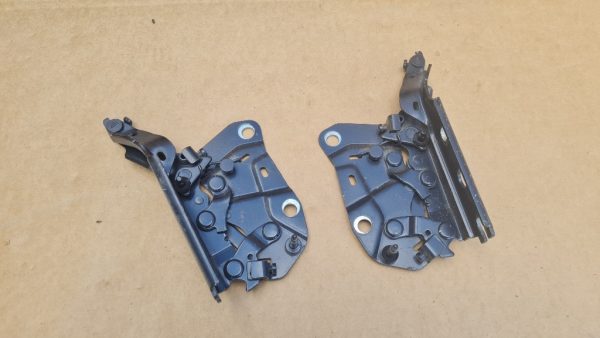 Set balamale capota VW Touran 2017 5TA823302D 5TA 823 302 D 5TA823301D 5TA 823 301 D - Dezmembrari Auto