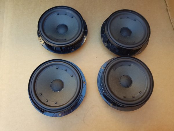 Set boxe VW Jetta  la 0 km 2016 5C6035454A 5C6 035 454 A - Dezmembrari Auto