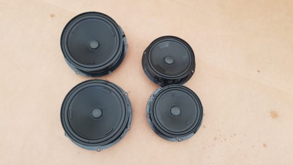 Set boxe VW Passat B8 3G0035454 3G0 035 454 3G0035453 3G0 035 453 - Dezmembrari Auto