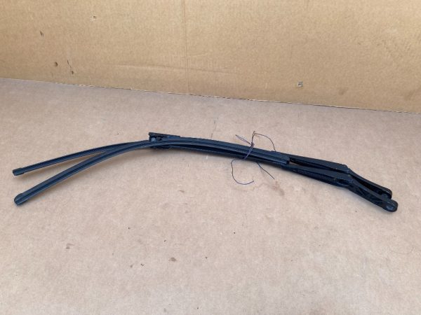 Set brate stergator VW Golf 5 plus 5M0955409A 5M0 955 409 A 5M0955410A 5M0 955 410 A - Dezmembrari Auto