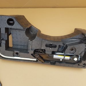 Set cheie roti cric suport spuma VW Passat CC 2016 3AA011031A 3AA 011 031 A - Dezmembrari Auto