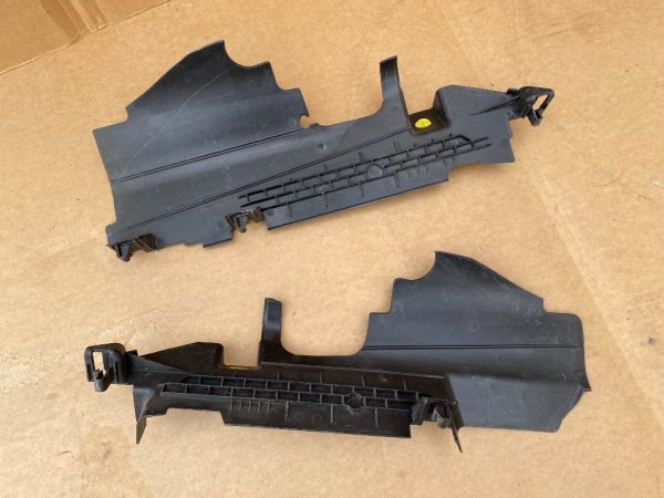 Set deflectoare aer VW Golf 7 5G0121284L 5G0 121 284 L 5G0121283L 5G0 121 283 L - Dezmembrari Auto