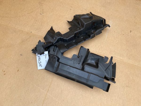Set deflectoare aer VW Golf 8 5H0121284A 5H0 121 284 A 5H0121283A 5H0 121 283 A - Dezmembrari Auto