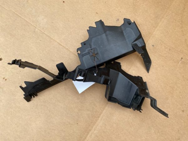 Set deflectoare aer VW Polo 2G 2G0121283A 2G0 121 283 A 2G0121284A 2G0 121 284 A - Dezmembrari Auto