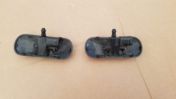 Set duze spalare parbriz tip evantai cu incalzire VW Golf 7 - Dezmembrari Auto - imagine 2