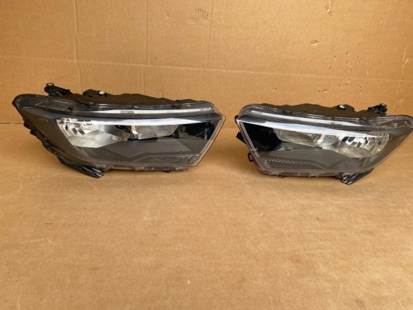 Set faruri volan dreapta Ford Tourneo Connect 2023 2KF941006E 2KF941005E la 0 km - Dezmembrari Auto