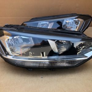 Far dreapta VW Touran 2017 5TB941006A 5TB 941 006 A - Dezmembrari Auto