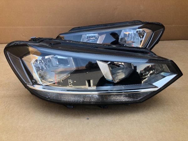 Far dreapta VW Touran 2017 5TB941006A 5TB 941 006 A - Dezmembrari Auto