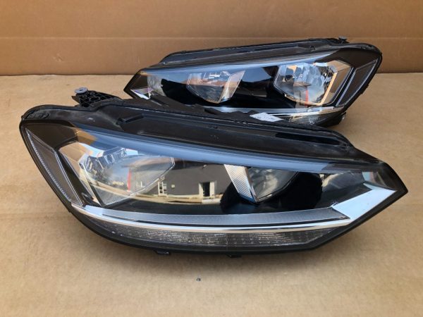Set faruri VW Touran 2017 5TB941005A 5TB941006A - Dezmembrari Auto