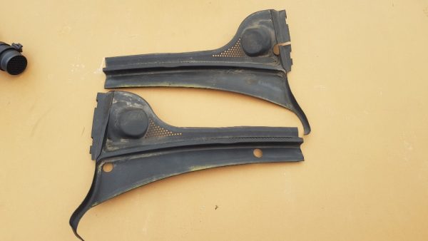 Set grile stergatoare VW Jetta 2017 5C7819404A 5C7 819 404 A 5C7819403A 5C7 819 403 A - Dezmembrari Auto