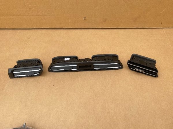 Set grile ventilatie VW Caddy Ford Tourneo Connect 2023 la 0 km - Dezmembrari Auto