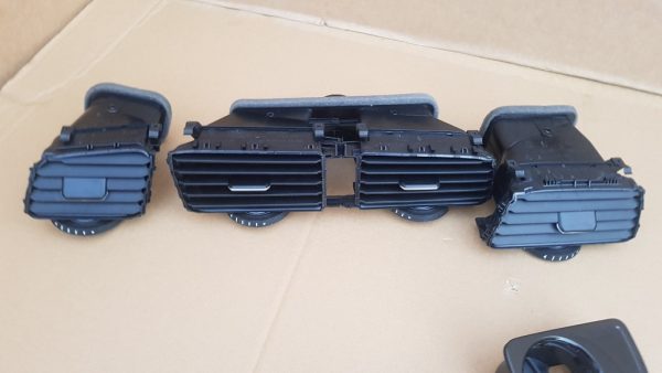 Set grile ventilatie VW Golf 7 5G1819709B 5G1815735 5G1819710B - Dezmembrari Auto
