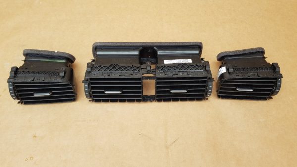 Set grile ventilatie VW Jetta 2016 - Dezmembrari Auto