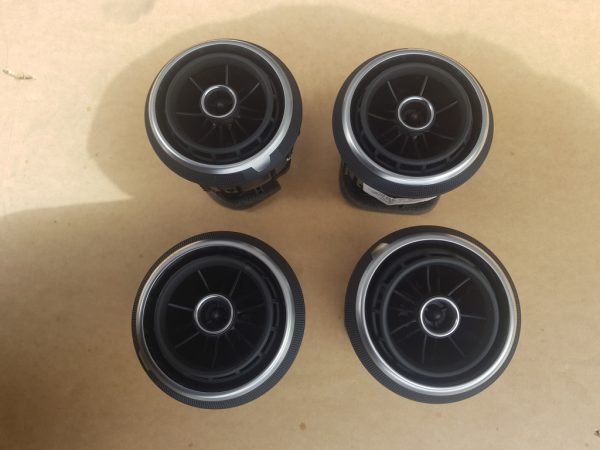 Set guri grile ventilatie Audi A3 8V 8V0820901 8V0 820 901 - Dezmembrari Auto