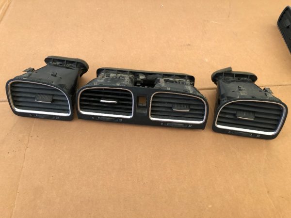 Set guri ventilatie VW Golf6 5K0819710A 5K0819703A - Dezmembrari Auto