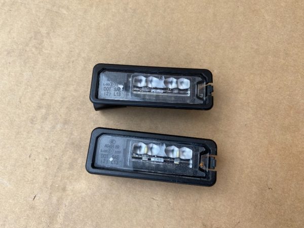 Set lampi led numar Audi Q8 2019 1K8943021D 1K8 943 021 D la 0 km - Dezmembrari Auto