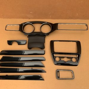 Set ornamente black piano / carbon fete usi si bord VW Jetta 2017 - Dezmembrari Auto
