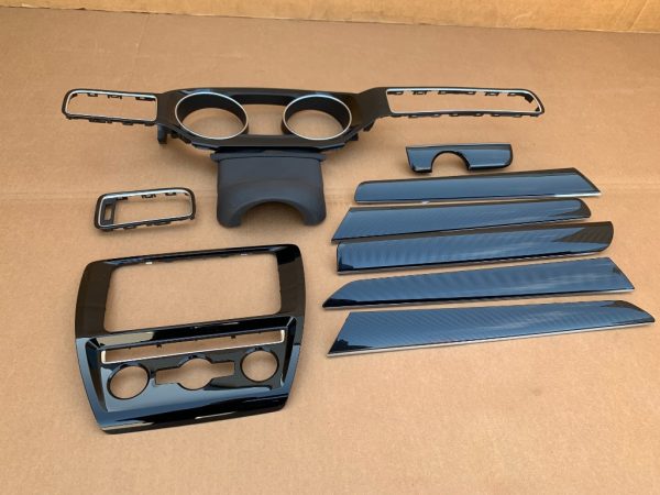 Set ornamente black piano / carbon fete usi si bord VW Jetta 2017 - Dezmembrari Auto