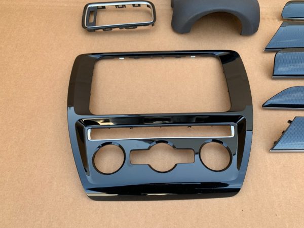 Set ornamente black piano / carbon fete usi si bord VW Jetta 2017 - Dezmembrari Auto - imagine 2