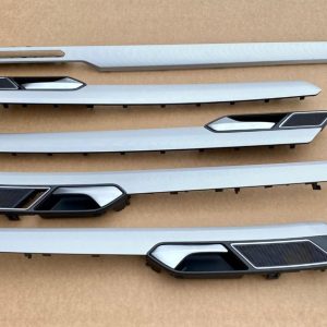 Trimuri ornamente fete usi plansa bord VW Passat B8 limuzina - 0 km - Dezmembrari Auto