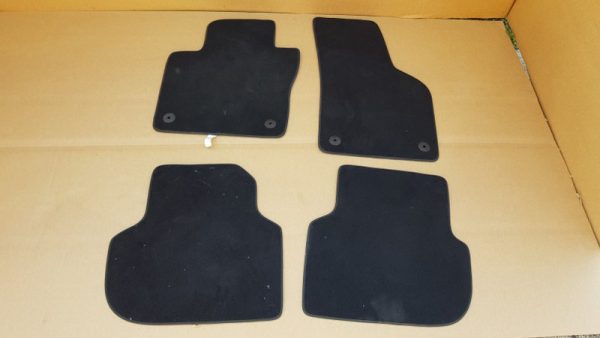 Set presuri covorase originale VW Jetta 2016 5C7863011A 5C7 863 011 A - Dezmembrari Auto