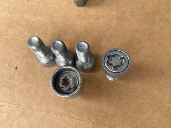 Set prezoane antifurt VW Golf Passat Tiguan Touran Skoda Octavia Fabia Seat Leon - Dezmembrari Auto